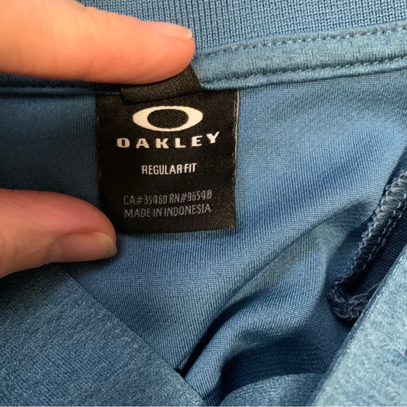 Men's Blue Oakley Short Sleeve Shirt - Picture 6 of 7